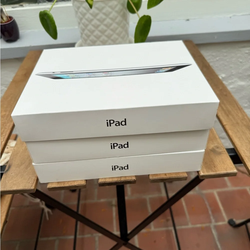 Apple iPad black or white empty box package only